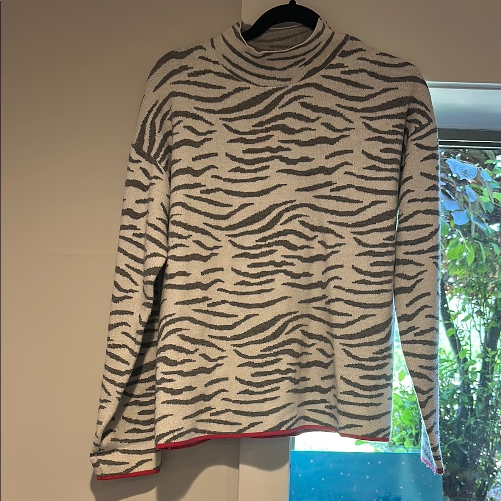 Anthropologie Gray and White Knit sweater